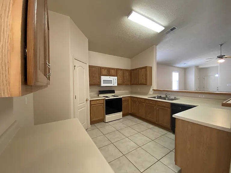 1613 Veridian Dr SE — Photo 9