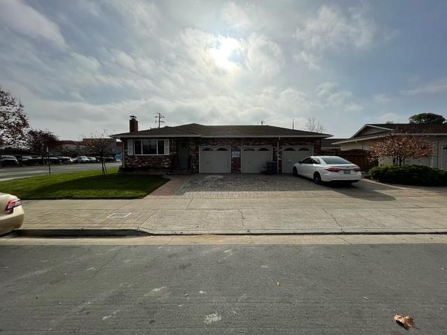 1st image of 10060 Craft Dr