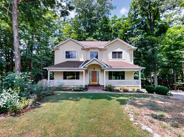 2450 New Hall Rd, Greenbrier, TN 37073