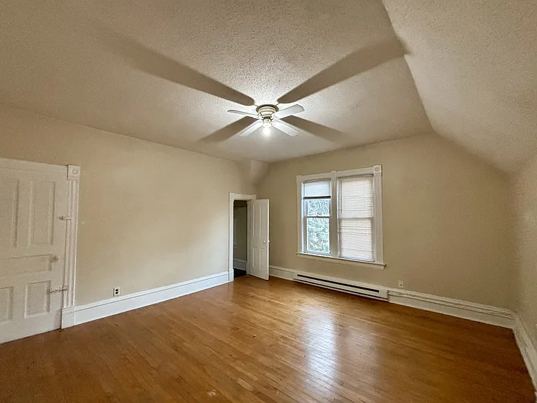 320 Augusta Ave SE #2 — Photo 9