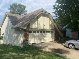 9604 Sycamore Ave, Kansas City, MO 64134