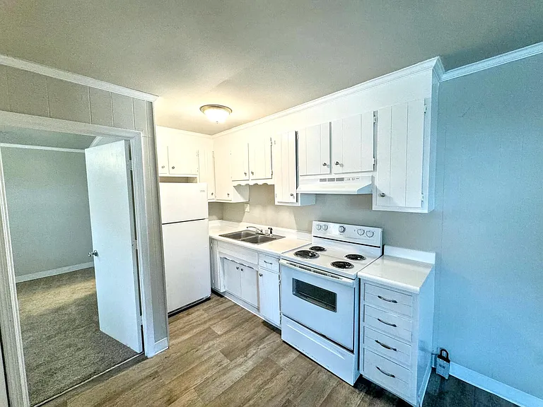 Huntwood Apartments — Photo 24
