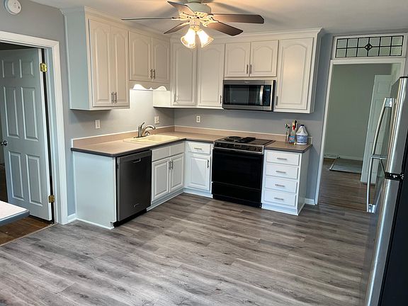 3rd image of 5001 Lake Cir