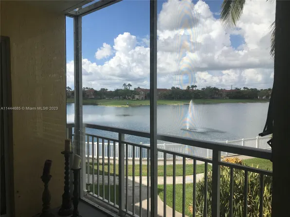 8600 SW 212th St APT 212, Cutler Bay, FL 33189