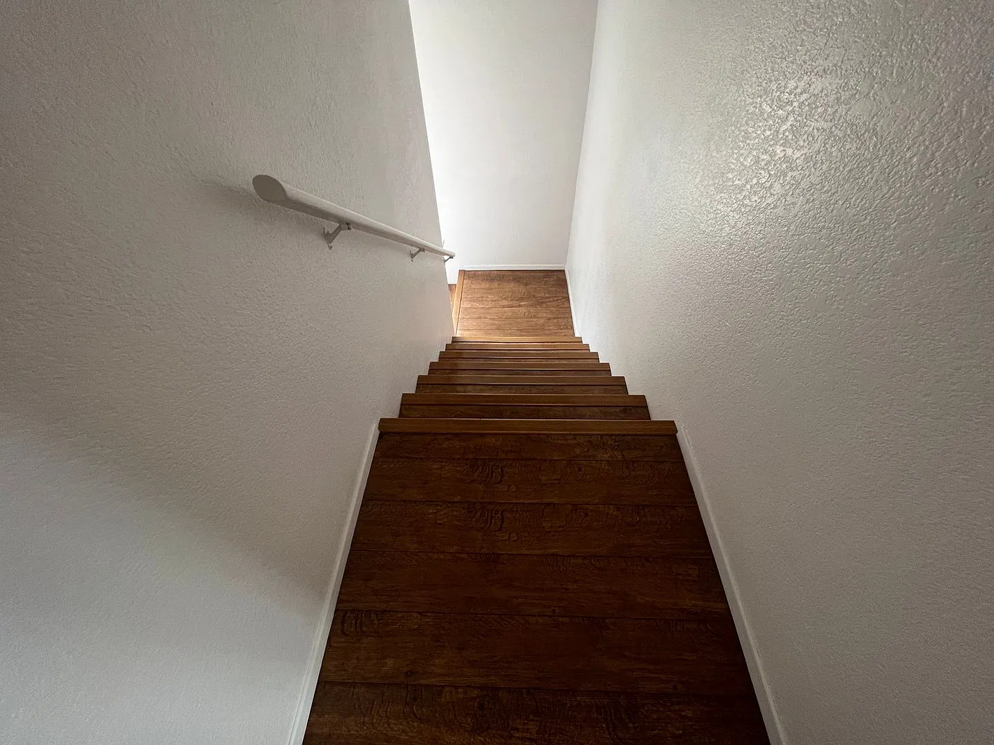 Spacious 2-Bedroom Las Vegas Townhouse with Private Balcony & Community Pool — Photo 3