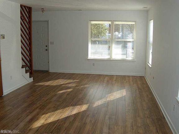 5th image of 4818 Lake Dr