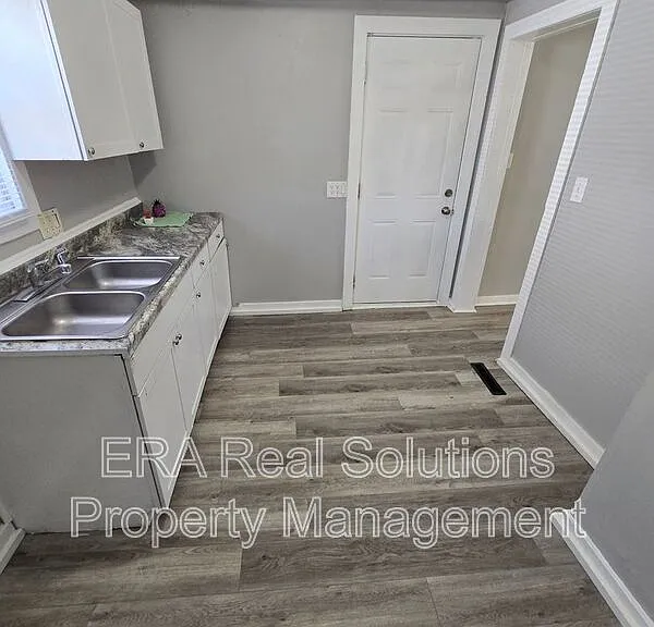 2590 Parkwood Ave #2590 — Photo 12