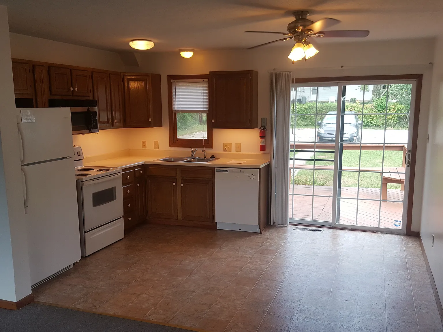 4 bed, $3,596 — Photo 3