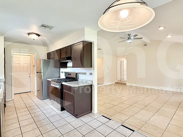 509 Greenway Dr — Photo 5