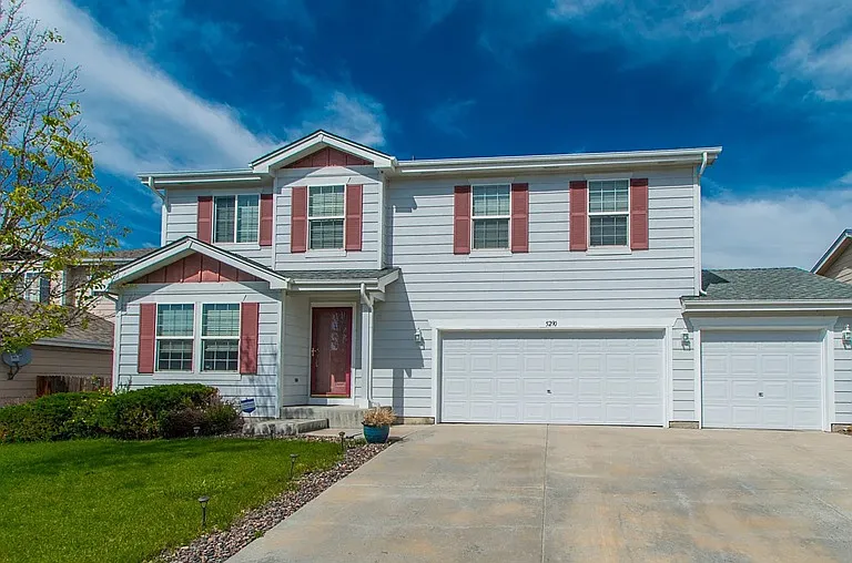 4 bed, 3.5 bath, 3600 sqft, $3,200 — Photo 1