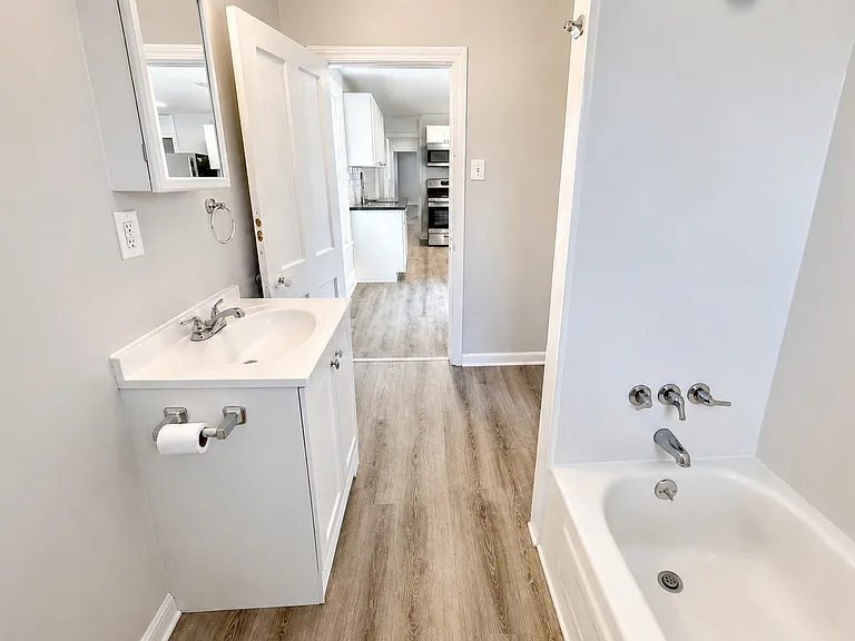 517 E Railroad Ave #2 — Photo 8