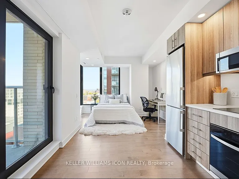 180 George St #1002 — Photo 12