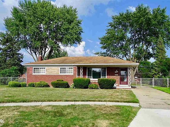 2nd image of 30704 Glenwood Cir