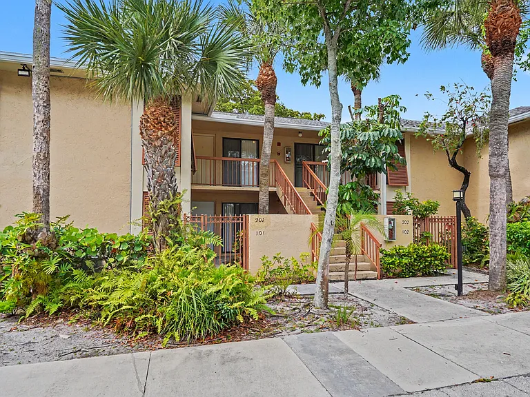3939 NE 5th Ave #A201 — Photo 38