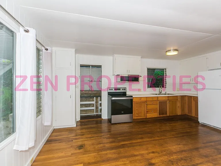 1555 Moani St — Photo 13