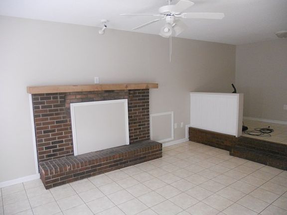 4th image of 123 N Palm Dr