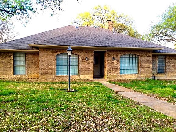 2nd image of 2202 Greenbriar Ct