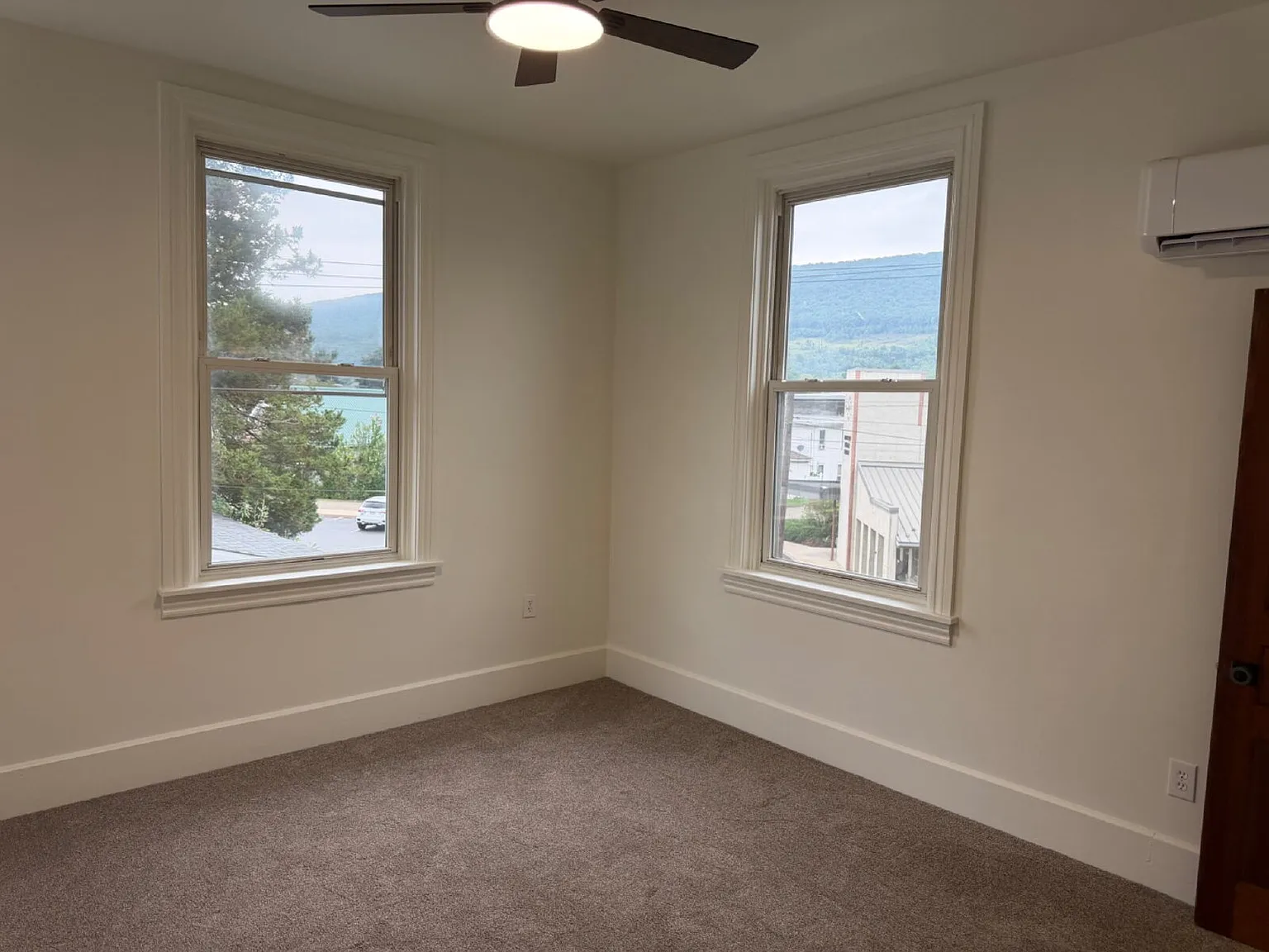 3 bed, 1.5 bath, $1,595 — Photo 2