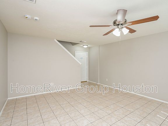 3rd image of 422 N Willow Dr