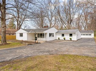 905 Bell Rd, Chagrin Falls, OH 44022