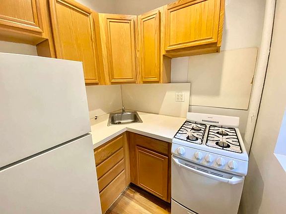 4th image of 416 Lafayette St APT 1E