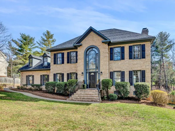 6002 Cavalier Dr, Roanoke, VA 24018