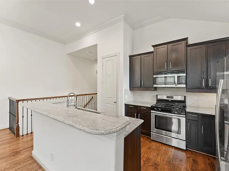 2305 Bastrop St #A — Photo 6