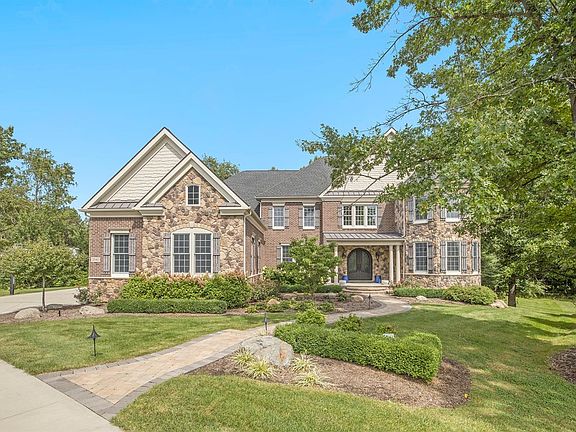2nd image of 2342 Highland Dr