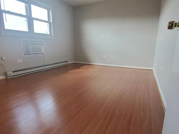 5th image of 5017 Columbus Dr APT B