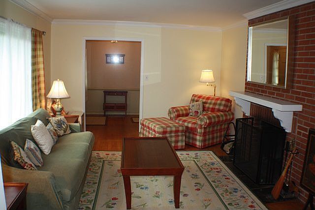 Cozy LR with Fireplace