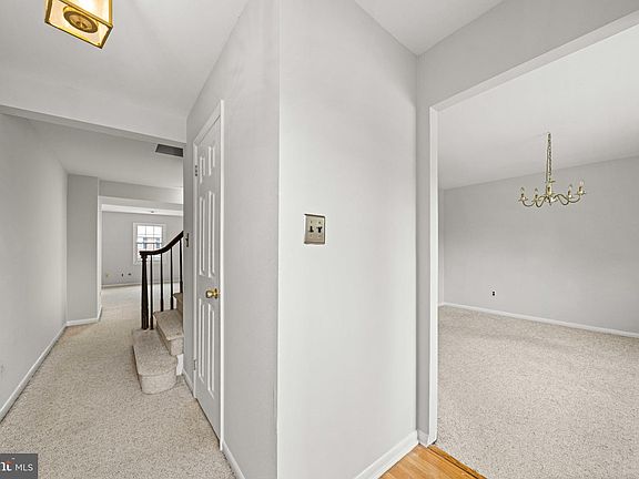 2nd image of 132 E Green Valley Cir
