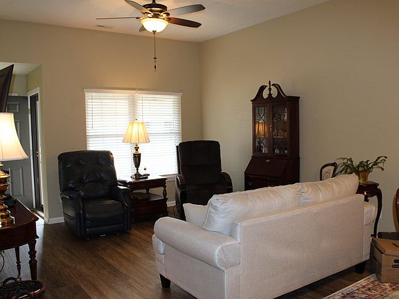 3rd image of 3030 Gardenia Dr