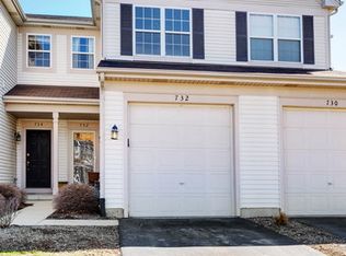 732 Woodewind Dr, Naperville, IL 60563