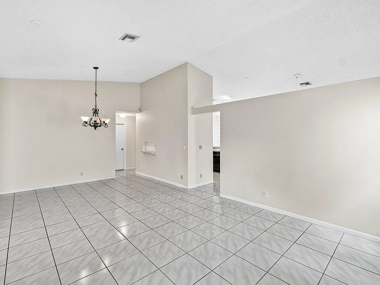10001 Country Brook Rd — Photo 5