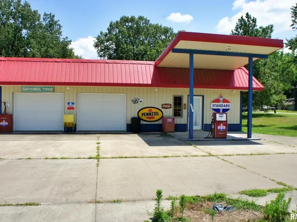3764 Doug Sumner Ln, Metropolis, IL 62960
