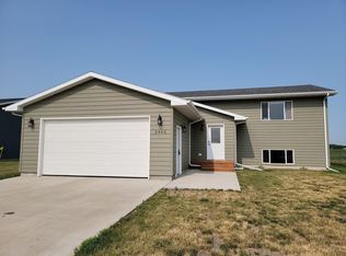 2402 S Lawson St, Aberdeen, SD 57401