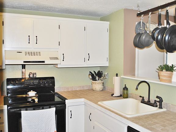4th image of 12 Cortez Dr