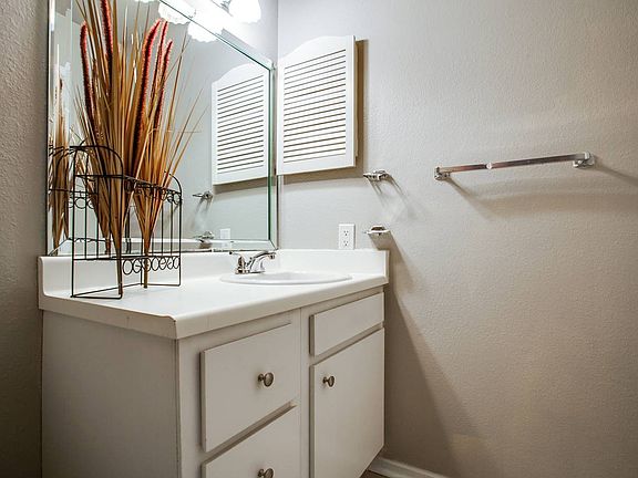 5th image of 100 Lorenz Rd APT 104