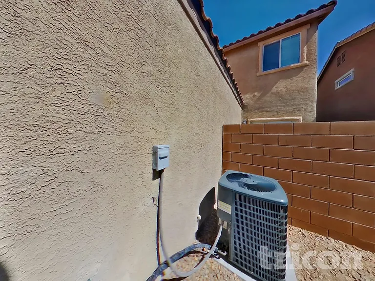 9827 Spinnaker Creek Ave — Photo 15