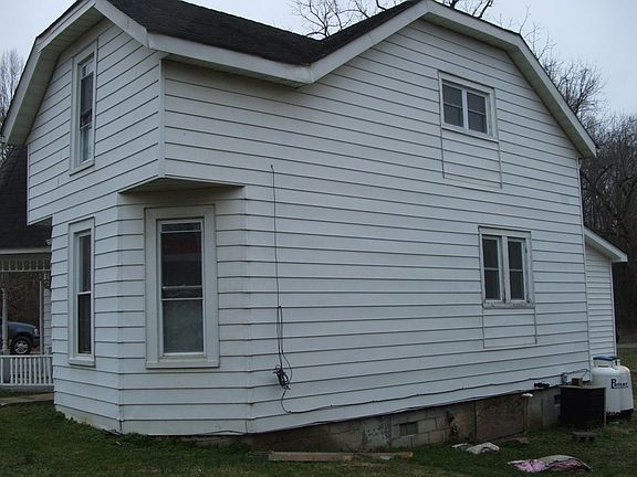 3rd image of 5000 Drakes Main St
