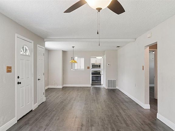 4th image of 114 Angeles Rd