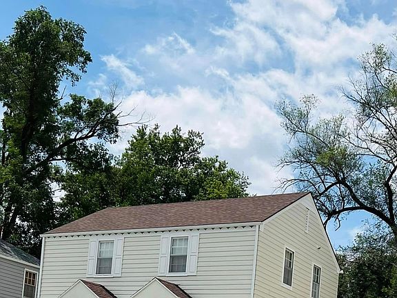 520 S. 50th Street is half of the duplex (left/south side). Unit has two floors. Bedrooms and bathroom upstairs. Living room, kitchen and dining on main floor. Bonus living area, laundry and storage in basement.