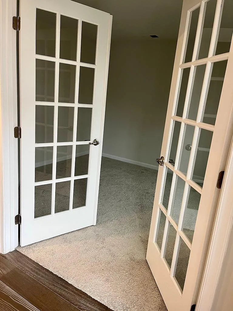 106 Almond Dr — Photo 2