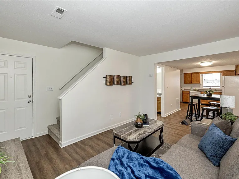 1116 W Lincoln St — Photo 10