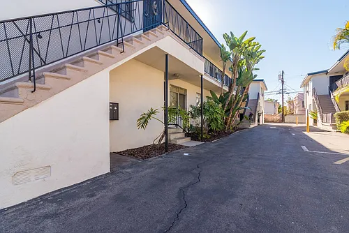 St Elmo Apartments Photo 1