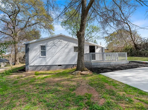 103 Woodrow St, Walhalla, SC 29691