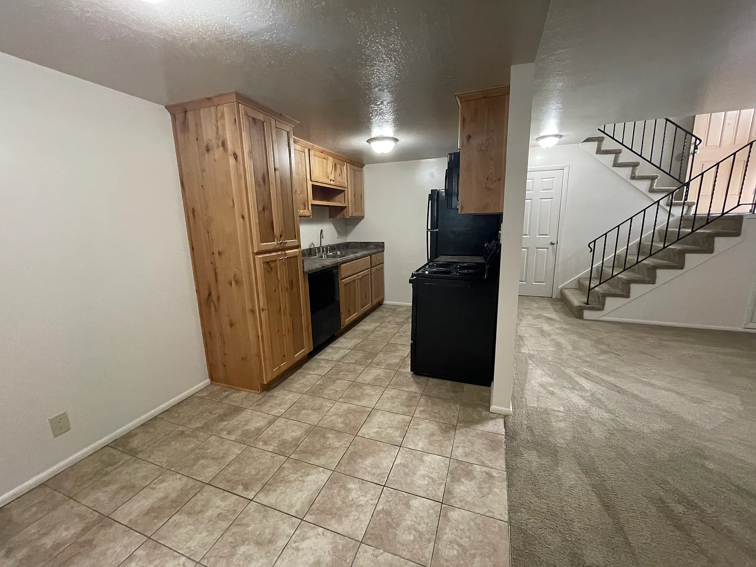 2 bed, 1.5 bath, 1150 sqft, $1,400 — Photo 3