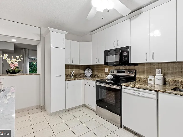 8360 Greensboro Dr #306 — Photo 7
