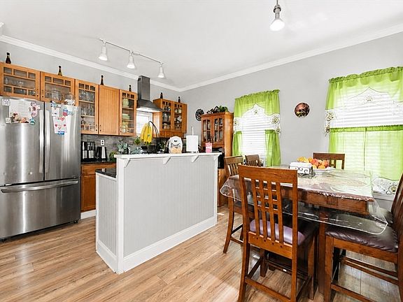4th image of 67 W Ashland St