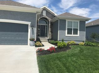 925 SE Auburn Ct, Blue Springs, MO 64014